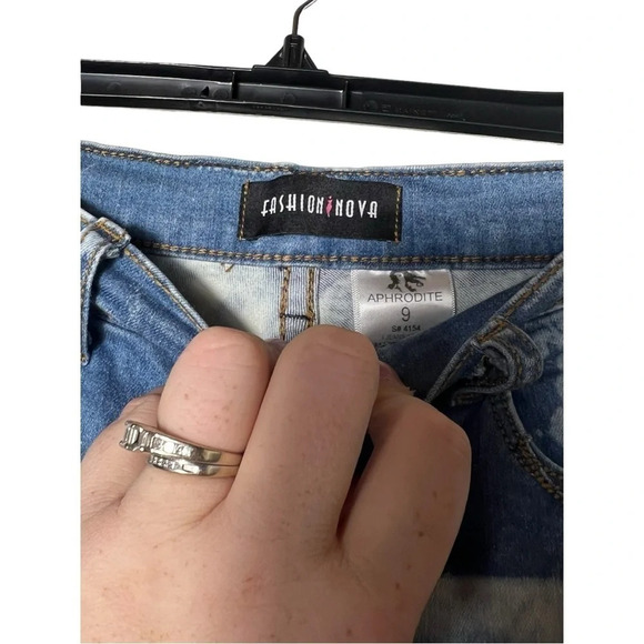 1773. FASHION NOVA BLEACH DYED SKINNY FIT‎ DENIM JEANS SIZE 9 FACTORY DISTRESSED - Picture 5 of 9